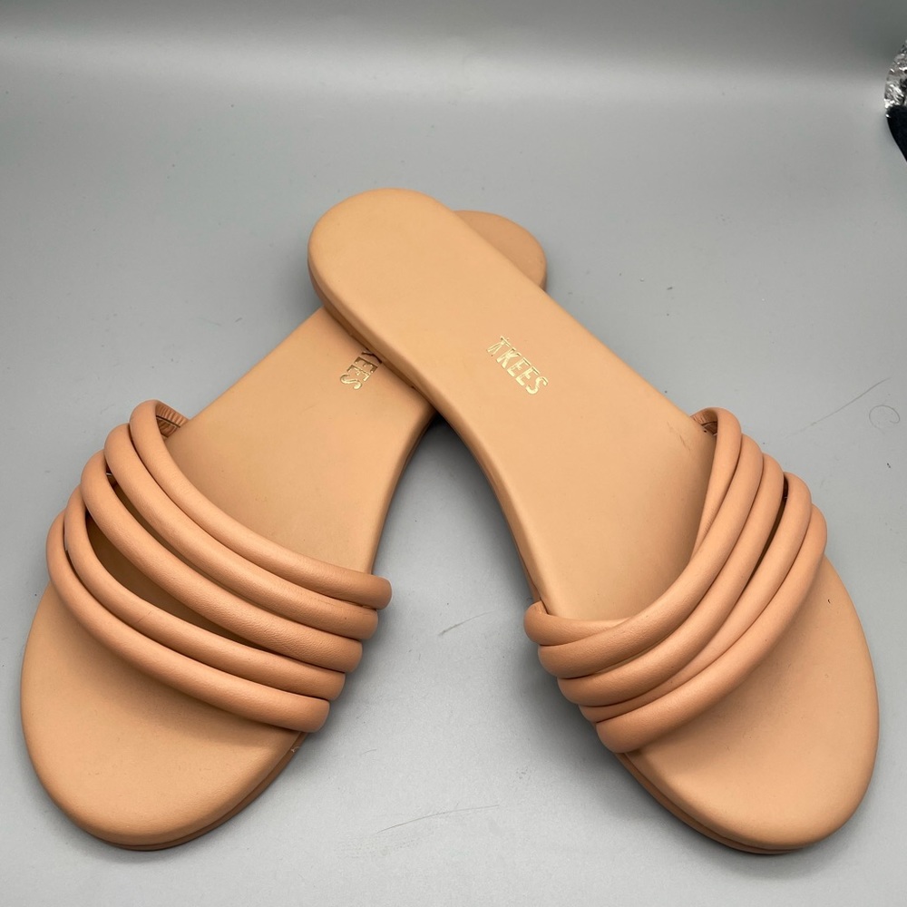 Women’s Tkees beige sandals size 7. $35 AC049